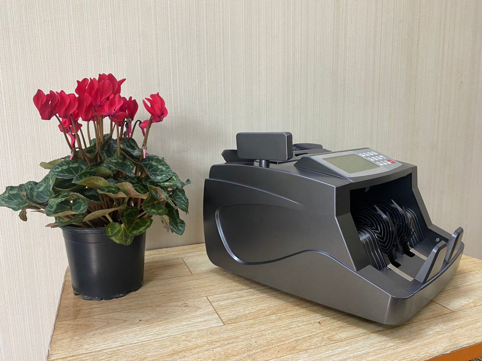 Nhà phân phối máy đếm tiền Kiên Giang chính hãng giá tốt