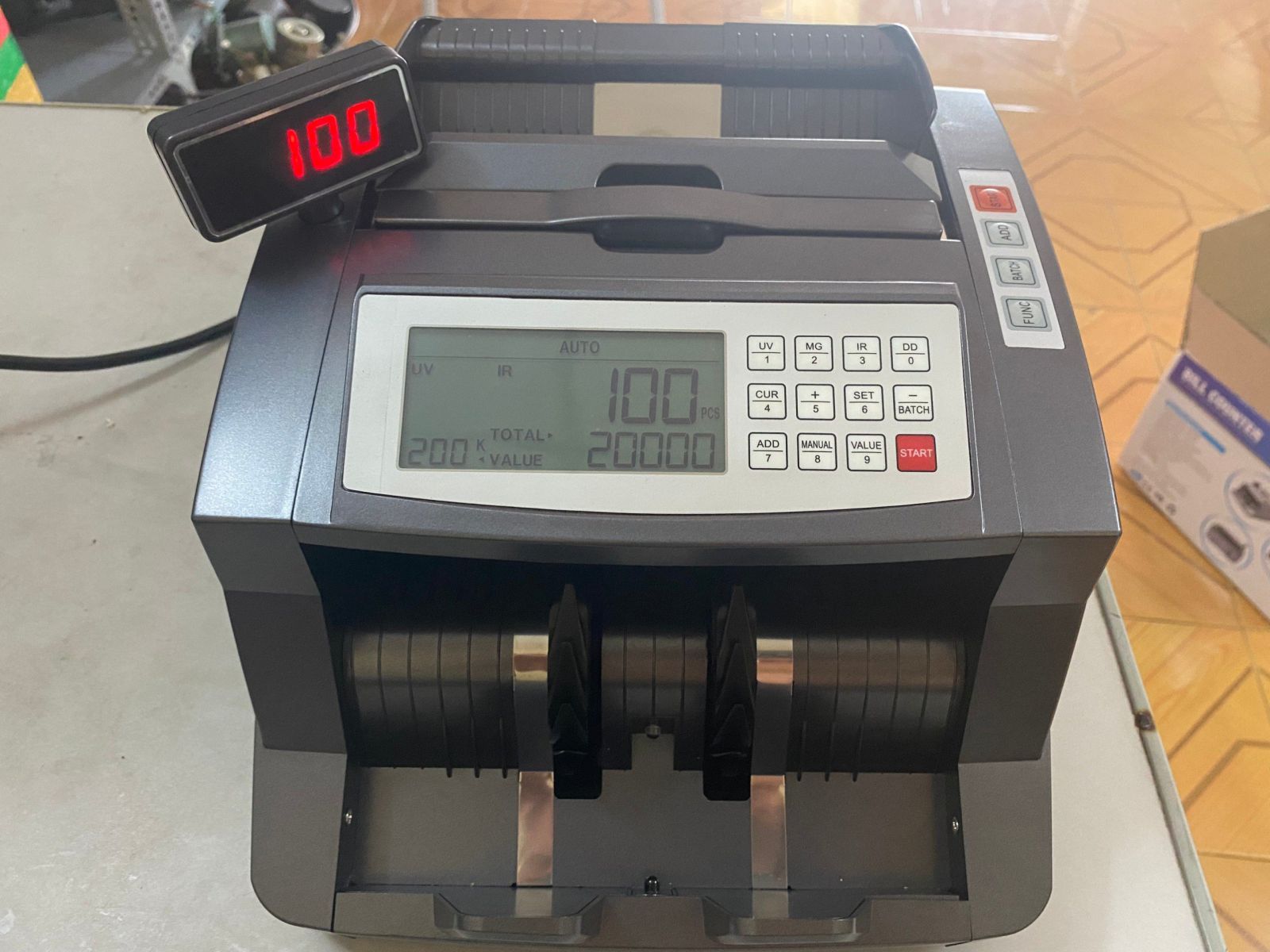 may dem tien hoshico 4700